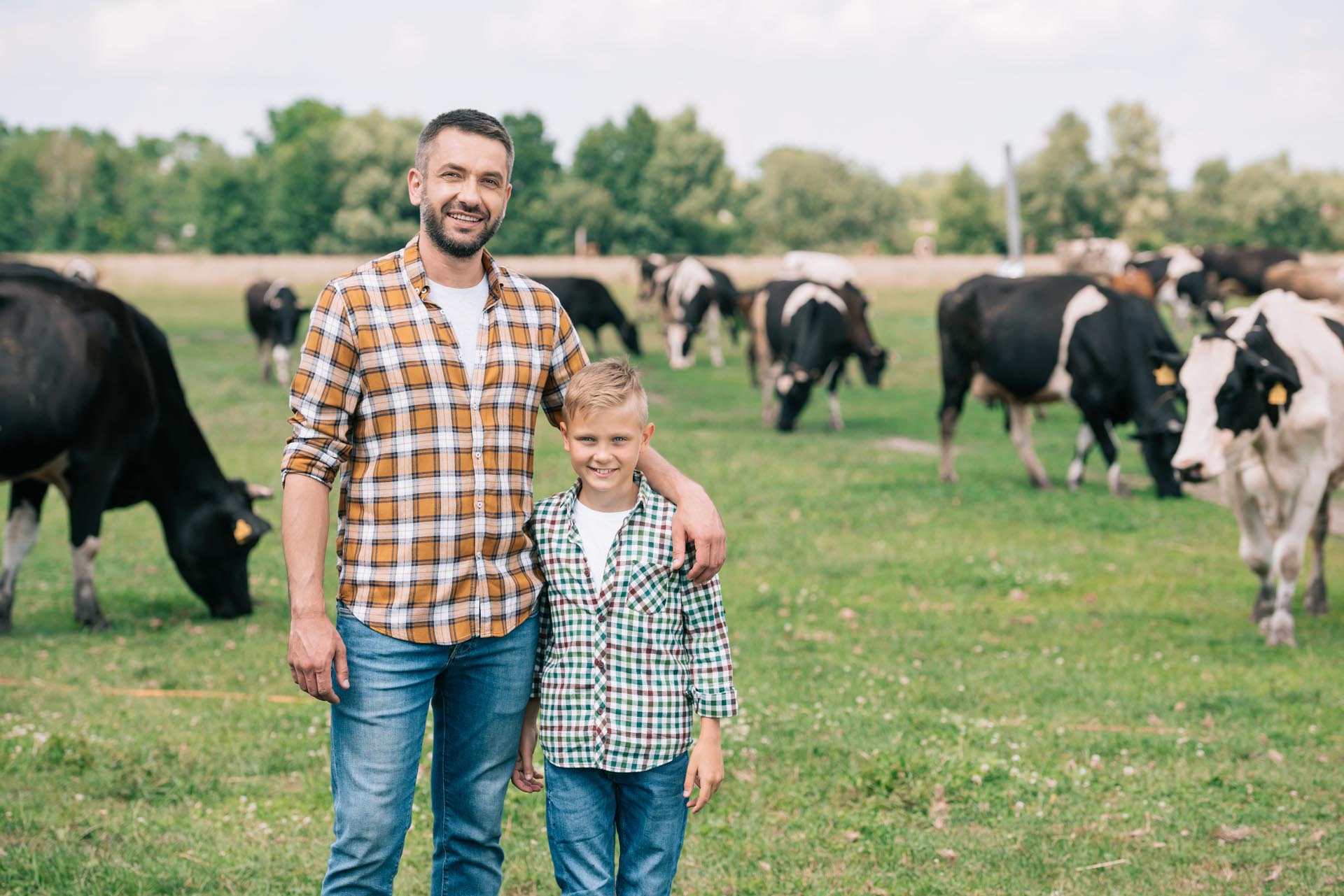 landwirt-mit-sohn.jpg